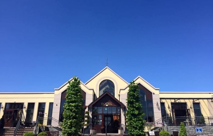 Four Seasons Hotel & Leisure Club