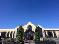 Four Seasons Hotel & Leisure Club