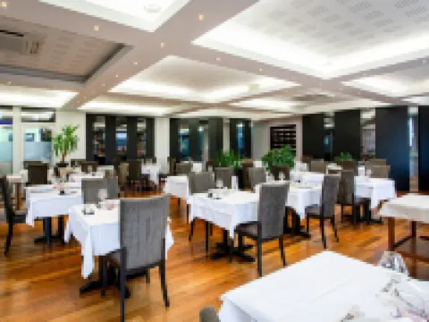 L'Orée du Bois Hotels in Vittel