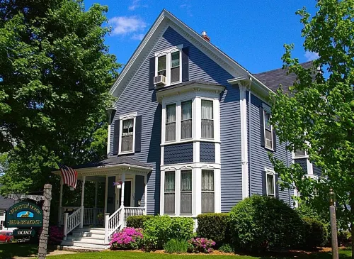 Brewster House Bed & Breakfast Hotels in Freeport