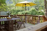 Coho Cottages Hotels in Willow Creek