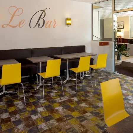 Logis Hôtel Restaurant les Cèdres
