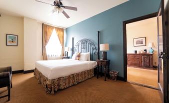 The Holland Hotel
