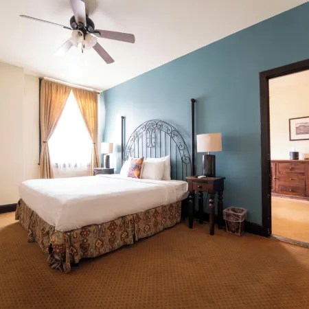 The Holland Hotel