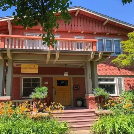 Lady Geneva Bed & Breakfast
