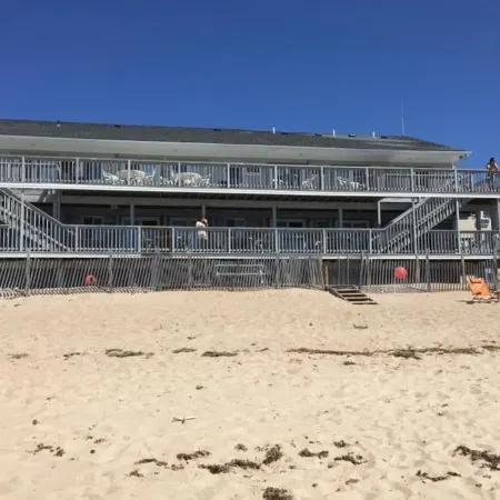 Sandcastle Beachfront Inn