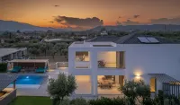 Antonia Villa - Luxurious Serenity with Private Pool, by ZanteWize -  Casas de vacaciones