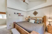 Bright Townhome - 1 Mile to Downtown Cloudcroft - balcony