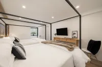 Ski Shores 3 Bedroom Cabin by RedAwning