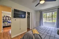 Updated Ranch-Style Home w/ Scenic Deck, Pond - 3 tähden