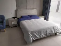Studio in Modern High Rise, AC, Pool, Gym, GREAT Location 6c