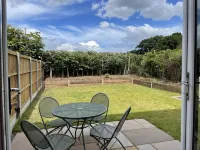 Harvest Hideaway - private Hot Tub, spacious, pet friendly & 3 parking spaces!