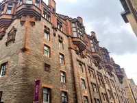 Safestay Edinburgh Cowgate Hotels near Gladstone's Land