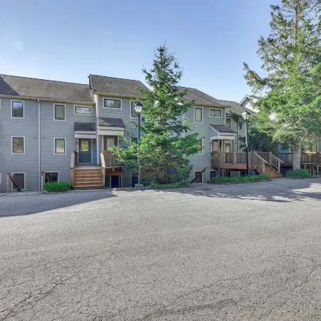 Located in Snowshoe Resort: Townhome w/ Deck!