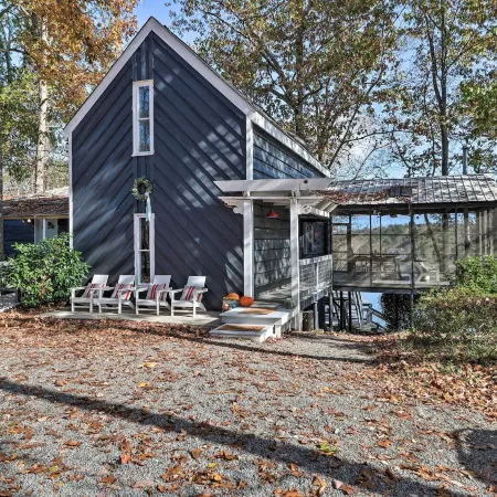 'The Chalet on Sinclair' w/ Private Dock & Kayaks!