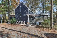'The Chalet on Sinclair' w/ Private Dock & Kayaks! - 3-Star