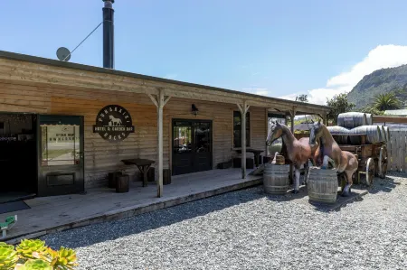 Punakaiki Beachfront Motels Отели рядом с достопримечательностью «Панкейк Рокс Лукаут»