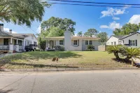 4 Mi to Dtwn Jacksonville: Chic Home w/ Porch!