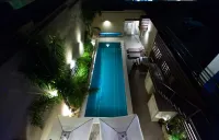 Gran Hotel Flores - Pools