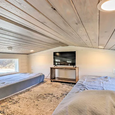 Tiny Home Retreat w/ Fire Pit ~ 3 Mi to Lake!