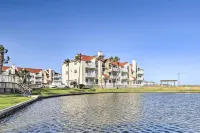 Corpus Christi Condo - Walk to Whitecap Beach!