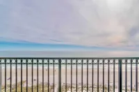 Beachfront Gulf Shores Condo w/ Pool - Wifi
