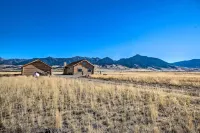 Stunning Mountain Views: Livingston Cabin w/ Deck! - Wifi