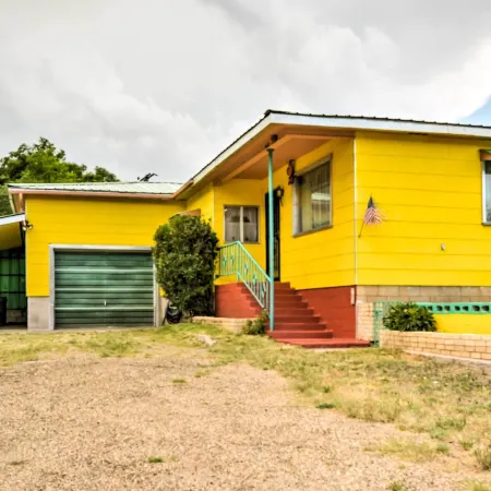 Bright Springer House w/ Hammock & Orchard Views!