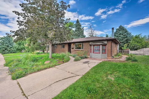 < 3 Mi to Pearl St: Home w/ Large Yard in Boulder - 3-نجوم