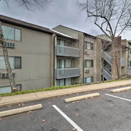 Condo w/ Balcony in Fairfield Bay: Near Marina