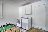 距主街1英里：布倫納姆度假屋，帶遊戲室 - 停車場