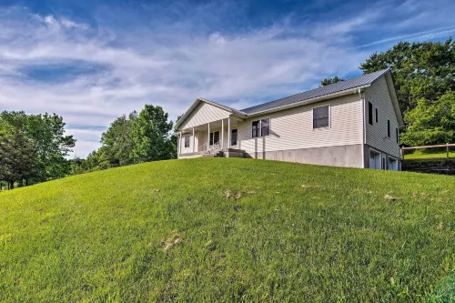 Private Dog-Friendly Home: 3 Mi to Elk Mountain - 3-Star