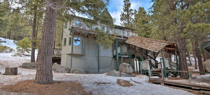 Stateline Ski House Walk to Boulder Lift! Hotels in Douglas County