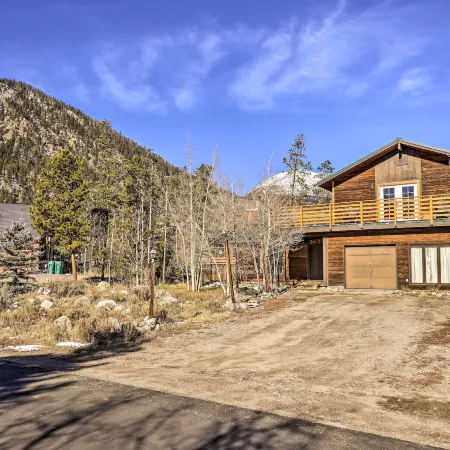 7 Mi to Skiing! Mtn-View Hot Tub Haven in Frisco
