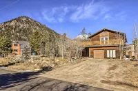 7 Mi to Skiing! Mtn-View Hot Tub Haven in Frisco - spa