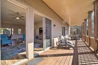 Beautiful Whittier Condo w/ Deck + Mtn Views! - Apartments