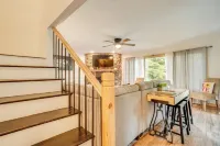 Spacious Rustic Helen Abode ~ 1/2 Mi from Tubing! - 3-Star