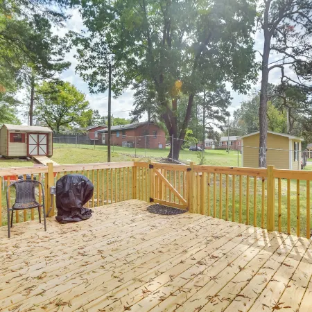 Cozy Greensboro Vacation Rental w/ Deck & Fire Pit