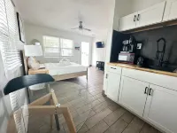 Cozy Studio with Well Equipped Kitchenette - Charming Getaway Hôtels à : Clearwater