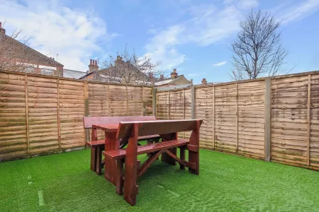 Beautiful House in North London with Parking