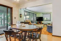 Waterfront Berry Lake Getaway w/ Sunroom! - Wifi