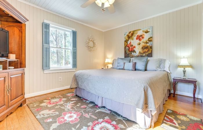 Secluded Hamilton Cabin Retreat w/ Private Lake!