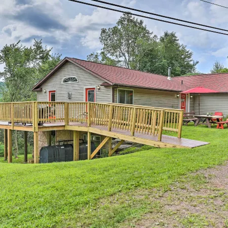 Bright Tucked-Away Cabin w/ Furnished Deck + Grill