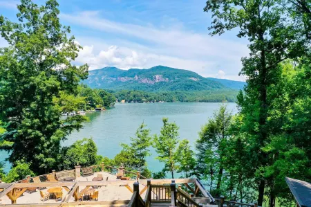 The Lodge on Lake Lure Отели в г. Купер Гэп