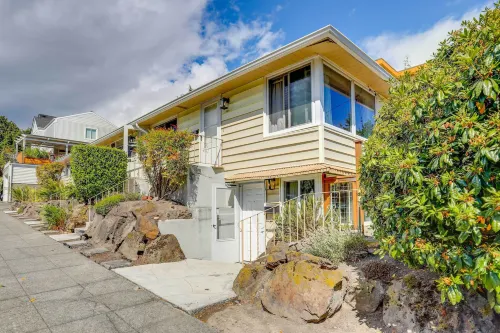 Seattle Garden Apt Walk to Water and Amenities! Hotels in Bainbridge