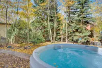 Walk to Ski Shuttle! Breckenridge Cabin w/ Hot Tub - Spa
