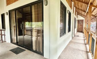 Birdwatchers Beachfront Hotel Panglao