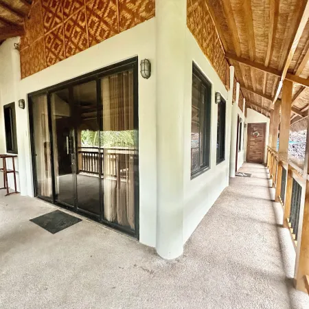 Birdwatchers Beachfront Hotel Panglao