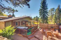 327936 Hot Tub + Mtn Views: Woodland Park Gem - chambre d’hôtes