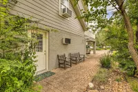 < 1 Mi to Kyle Field: Cozy Studio w/ Outdoor Space - Apartments